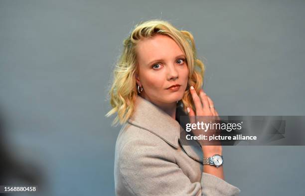 August 2023, Saxony, Dresden: Jennifer Janiska looks at the photographer during the photo shoot for the annual picture calendar of the Dresdner SC...