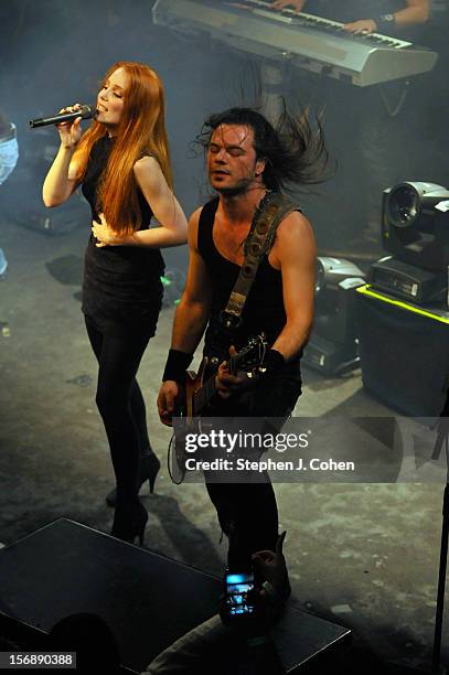 Simone Simons and Isaac Delahaye of Epica performs in concert at Headliners Music Hall on November 23, 2012 in Louisville, Kentucky.