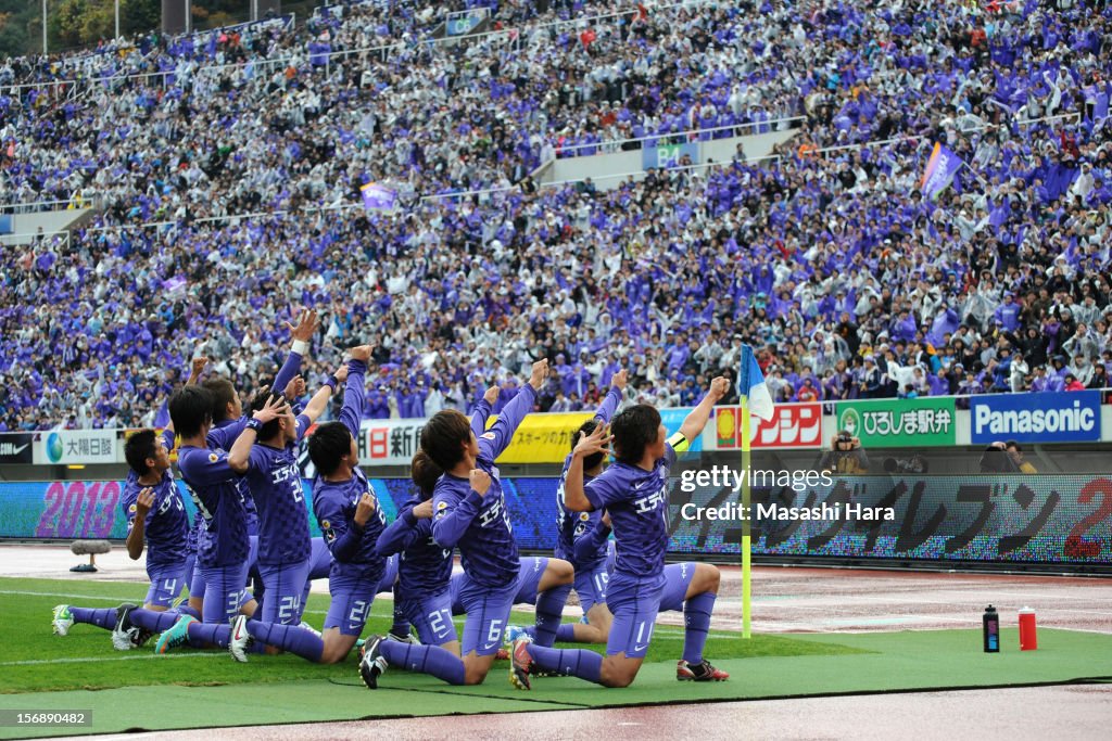 Sanfrecce Hiroshima v Cerezo Osaka - 2012 J.League