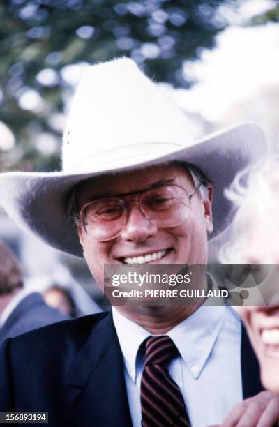 File picture taken on October 5, 1986 in Paris, shows US actor Larry Hagman of the TV series "Dallas" attending the Arc de Triomphe horsing race....