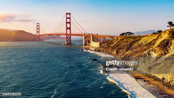 veduta del golden gate bridge - golden gate foto e immagini stock