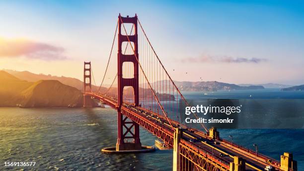 blick auf die golden gate bridge - golden gate bridge stock-fotos und bilder