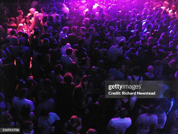 club crowd - popular music concert foto e immagini stock