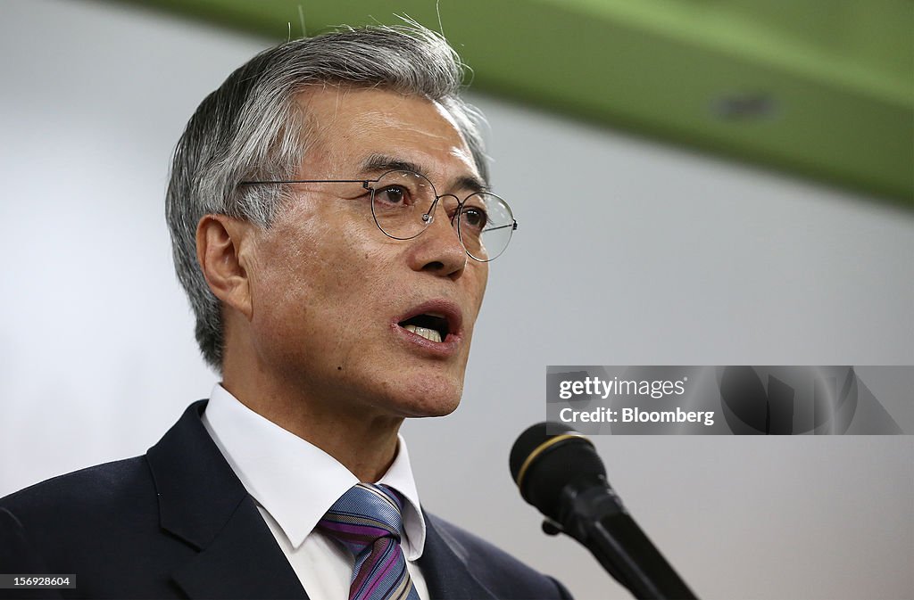 Korea's Park, Moon Register For Election After Ahn Quits Race