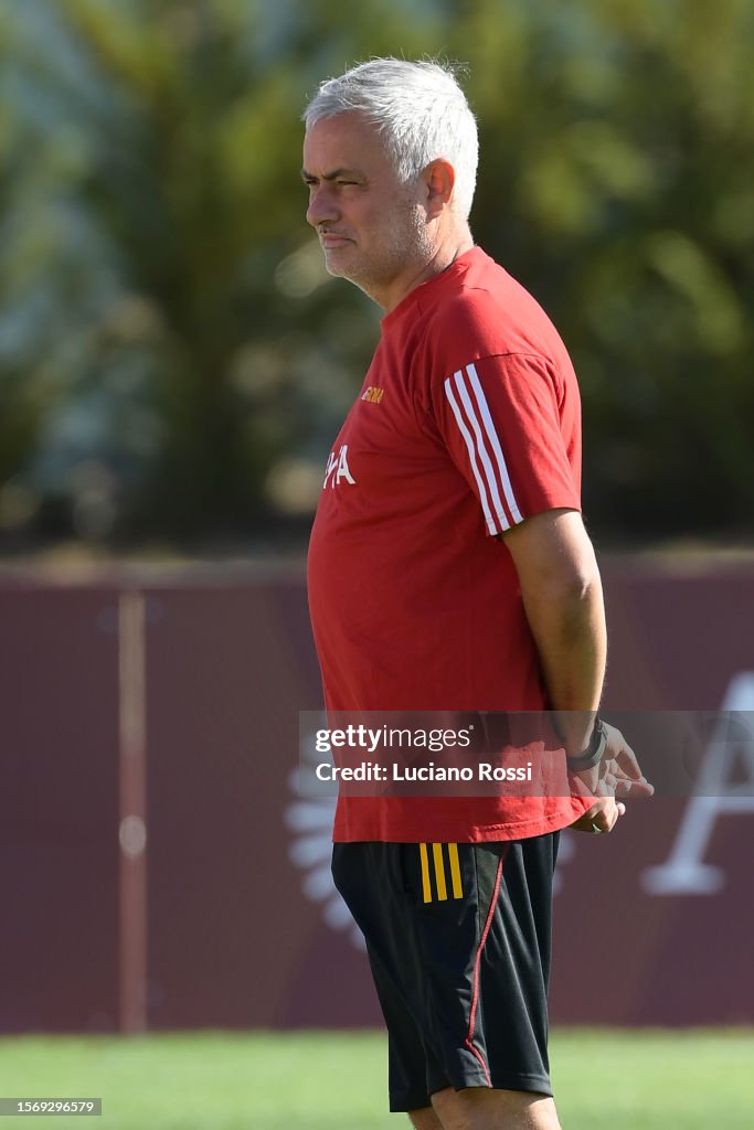 As Roma Coach AS Roma coach Josè Mourinho during training session at Estadio... News ...