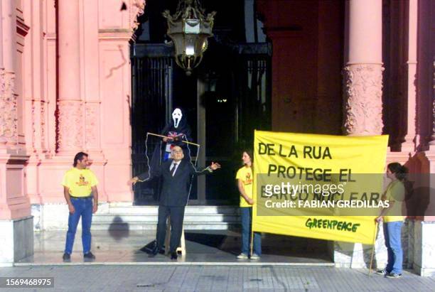 Greenpeace activists protesting in front of the Government House in Buenos Aires, parody President De La Rua with a puppet 11 January 2001....