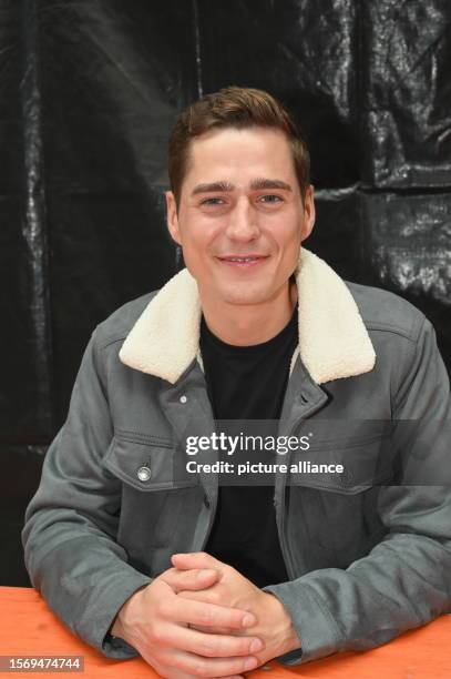 July 2023, North Rhine-Westphalia, Cologne: Actor Timothy Boldt poses with the Unter uns star choice at the fan meeting of the RTL series Unter uns....