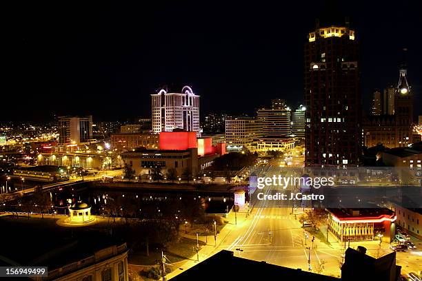 milwaukee night view - milwaukee wisconsin stock pictures, royalty-free photos & images