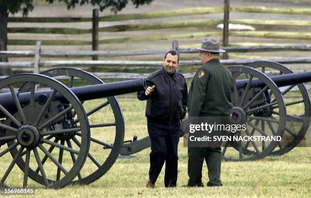 Israeli Prime Minister Ehud Barak looks at an old cannon with National Parks Ranger Paul Chiles, as he visits Antietam, a Civil War battlefield in...