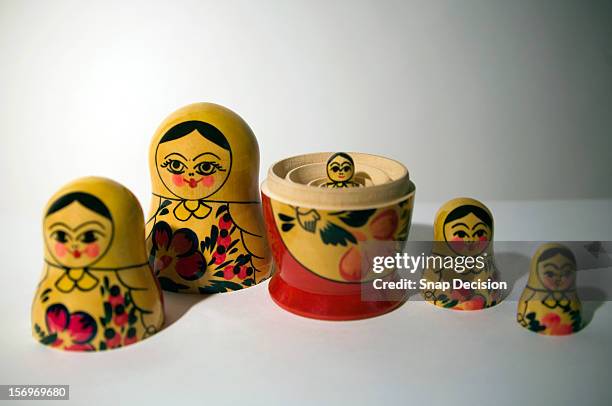 russian dolls - russian nesting doll stock pictures, royalty-free photos & images