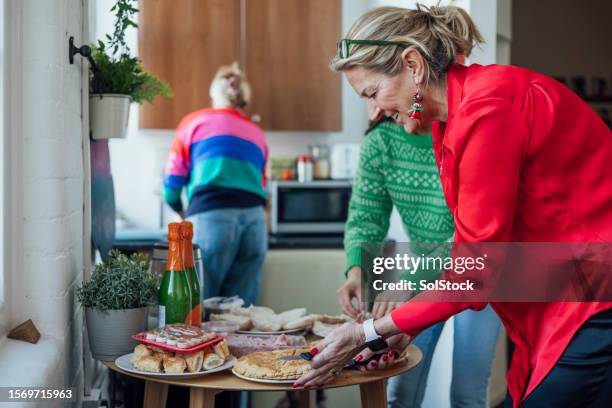 preparing the buffett - bucks fizz cocktail stock pictures, royalty-free photos & images