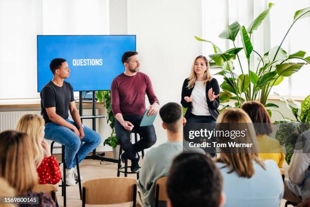 three employees giving presentation during seminar - niveau de scolarisation photos et images de collection