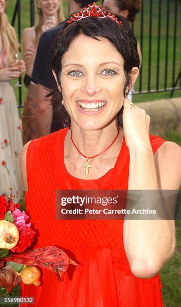 Linda Ridgeway after her marriage to Australian actor Kip Gamblin at the Botanic Gardens on March 20, 2004 in Sydney, Australia.