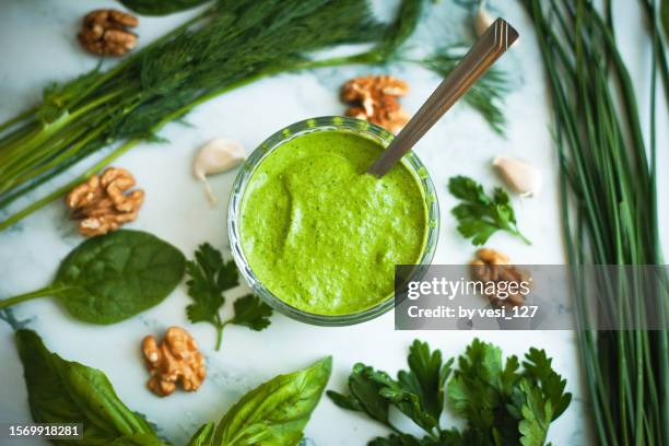 green goddess salad dressing - aliño para la ensalada fotografías e imágenes de stock