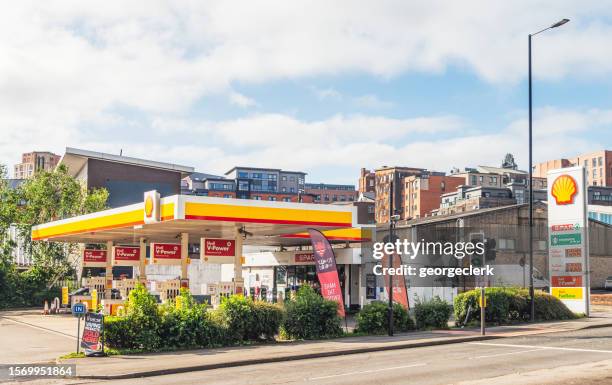 Shell Forecort 841 Outdoor Forecourt Stock Photos, High-Res Pictures, and Images ...
