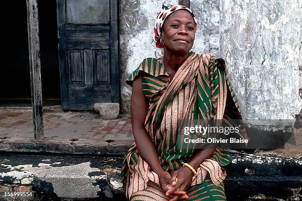 le fort saint-georges - ghana woman stock pictures, royalty-free photos & images