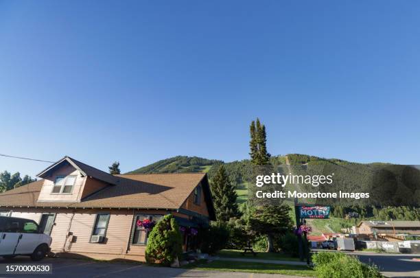 snow king motel on snow king street at jackson (jackson hole) in teton county, wyoming - jackson hole mountain resort stock pictures, royalty-free photos & images