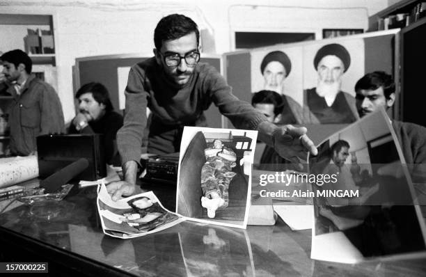 One of the Iranian students kidnapper of 52 Americans held hostages during 444 days from November 4, 1979 to January 20, 1981 present some pictures...