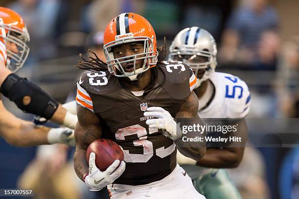 Trent Richardson of the Cleveland Browns runs the ball against the Dallas Cowboys at Cowboys Stadium on November 18, 2012 in Arlington, Texas. The...