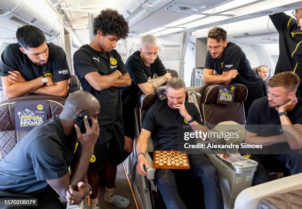 Emre Can, assistant coach Otto Addo, Karim Adeyemi, Marco Reus, Athletics coach Mathias Kolodziej, Mats Hummels and physiotherapist Dennis Morschel...