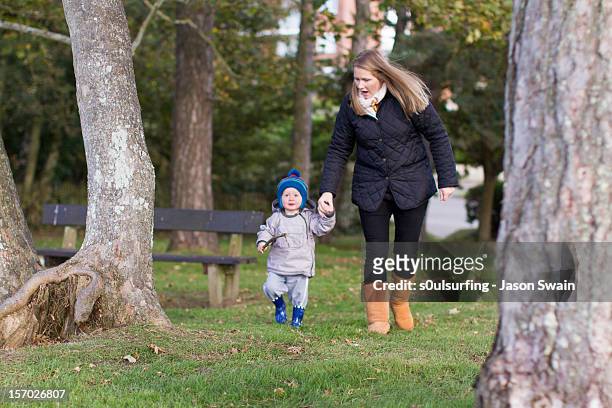 park life - a walk with mum - s0ulsurfing stock pictures, royalty-free photos & images