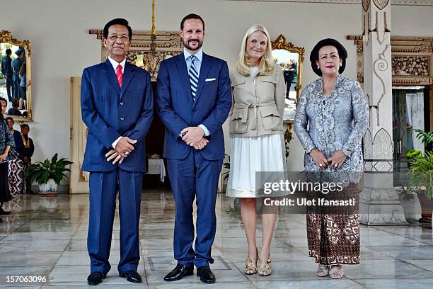 Crown Prince Haakon of Norway and Crown Princess Mette-Marit of Norway , Sri Sultan Hamengkubuwono X and his wife Gusti Kangjeng Ratu Hemas pose for...