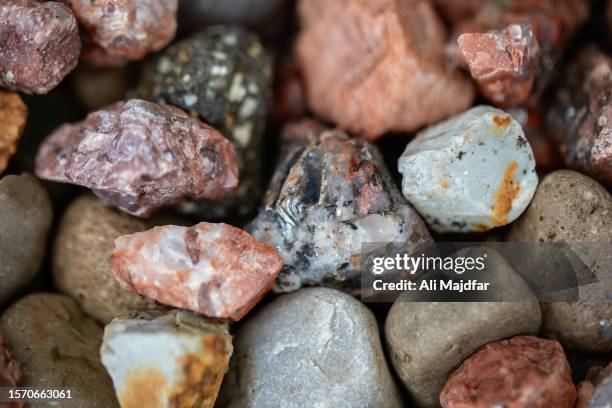 mountain rocks - jade gemstone stockfoto's en -beelden