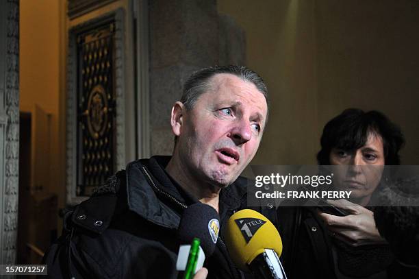 Answer Crys Didier Jambart Photos and Premium High Res Pictures - Getty Images