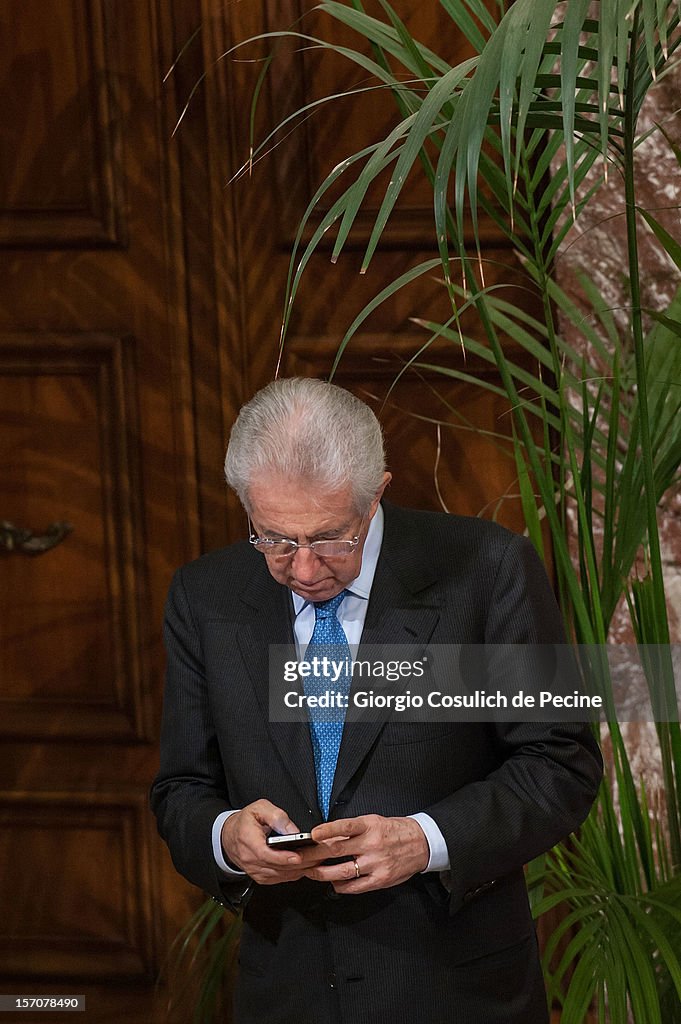 Mario Monti Meets Jia Qinglin, Chairman of the National Committee of the Chinese People's Political Consultative Conference