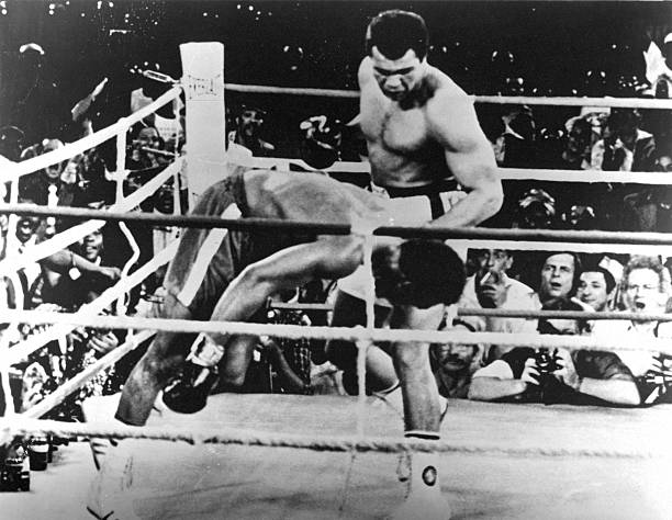 Muhammad Ali lands a left hook knocking out George Foreman during the "Rumble in the Jungle" fight at the Mai 20 Stadium on October 30,1974 in...