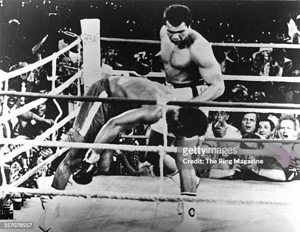 Muhammad Ali lands a left hook knocking out George Foreman during the "Rumble in the Jungle" fight at the Mai 20 Stadium on October 30,1974 in...