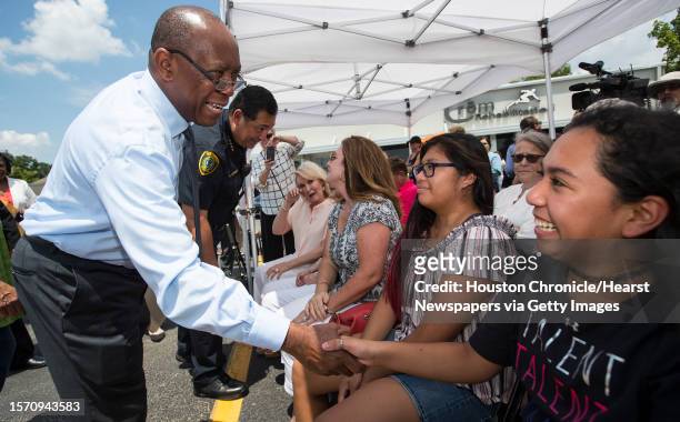 Houston Mayor Sylvester shakes hands with Ava Adams-Marsh as he and Police Chief Art Acevedo greet the family of Lesha Adams as they arrive to a news...