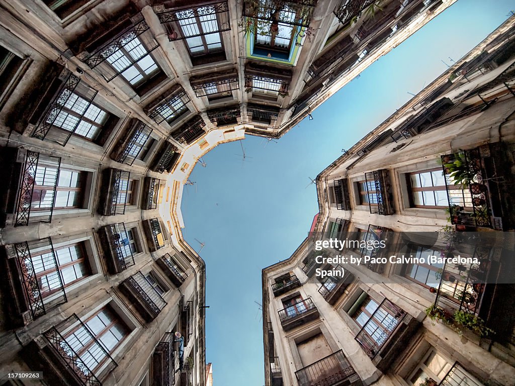 Facades semicircular Barcelona. Contapricado