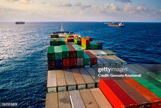 container ship transporting goods. - embarcación industrial fotografías e imágenes de stock