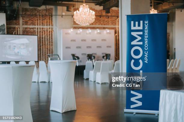 seminar conference workshop event backdrop, stage , projector screen, podium, chairs - stage decoration stock pictures, royalty-free photos & images