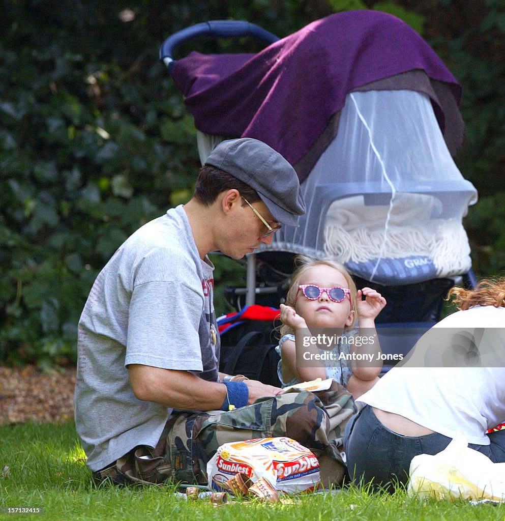 Johnny Depp & Wife Vanessa Paradis Take Their Two Children For A Picnic