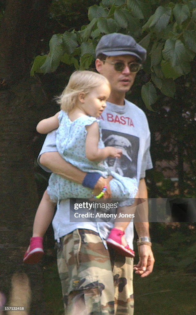 Johnny Depp & Wife Vanessa Paradis Take Their Two Children For A Picnic