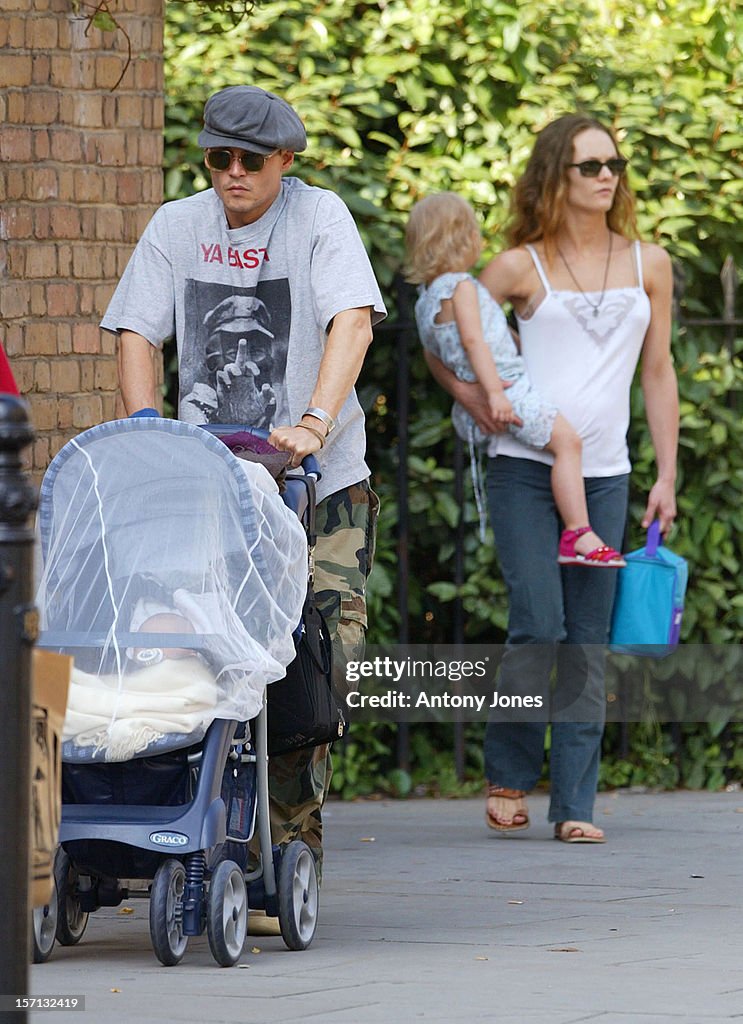 Johnny Depp & Wife Vanessa Paradis Take Their Two Children For A Picnic