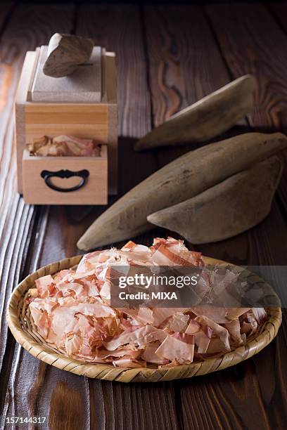 katsuobushi and kezuribushi - katsuobushi fotografías e imágenes de stock