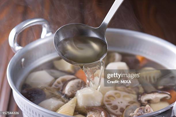 simmered vegetable with dashi - sudderen stockfoto's en -beelden