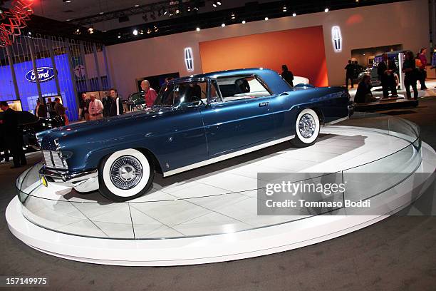 Elizabeth Ii November 1956 Photos and Premium High Res Pictures - Getty ...