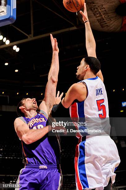 Austin Daye of the Detroit Pistons shoots against Luke Zeller of the Phoenix Suns on November 28, 2012 at The Palace of Auburn Hills in Auburn Hills,...