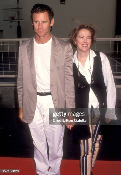 Actress Catherine O'Hara and husband Bo Welch attend the Fifth Annual Project Robin Hood Food Drive to Benefit Love Is Feeding Everyone on June 26,...