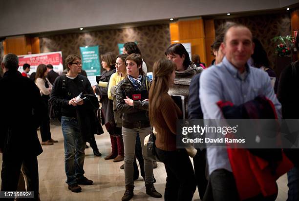 Queue Line Job Job Interview Queue Photos and Premium High Res Pictures - Getty Images