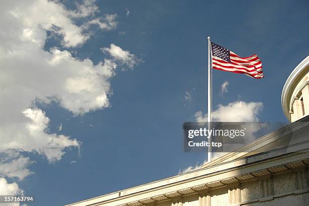 state flag @ columbus (ohio, usa) - ohio flag stock pictures, royalty-free photos & images