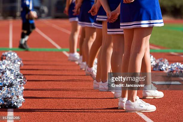 cheerleader - football cheerleaders stock-fotos und bilder