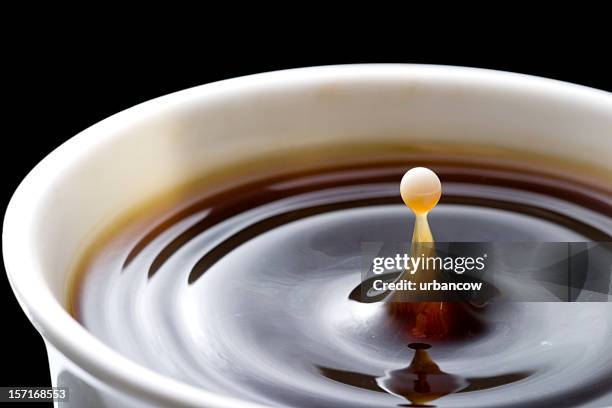 milk drop - coffee splash stockfoto's en -beelden