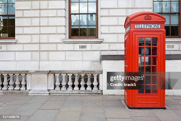 uk telefon box - whitehall london stock-fotos und bilder