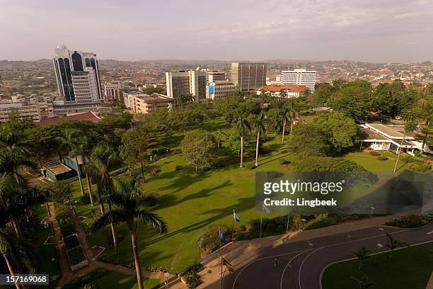 kampala vista aérea de la ciudad - kampala fotografías e imágenes de stock