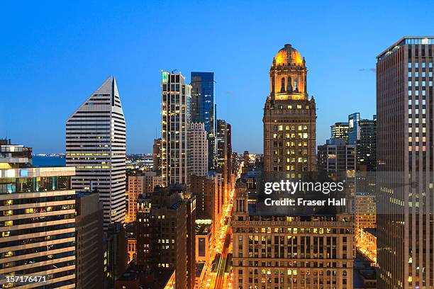 chicago cityscape at sunset - loop stock-fotos und bilder